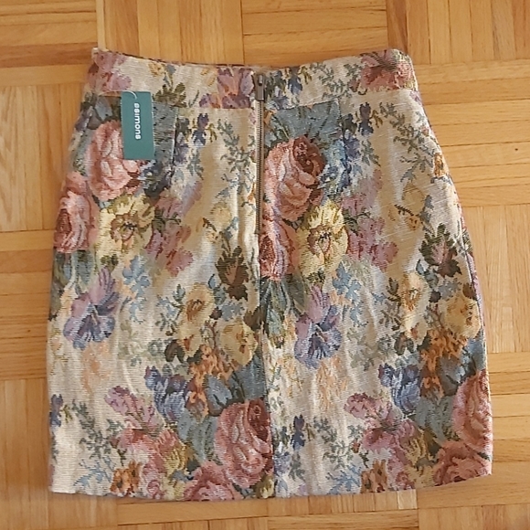 Simon's floral skirt - Picture 3 of 3